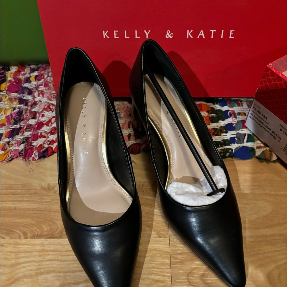Kelly and Katie Black Maysa Pump